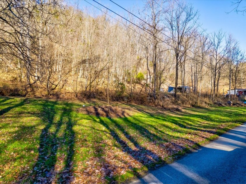 3.43 Unrestricted Acres in Church Hill