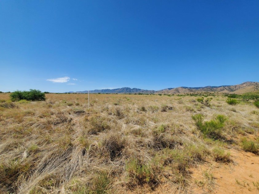 Nice quite 1.07 acre off-grid property with views of the Dragoon Mountains
