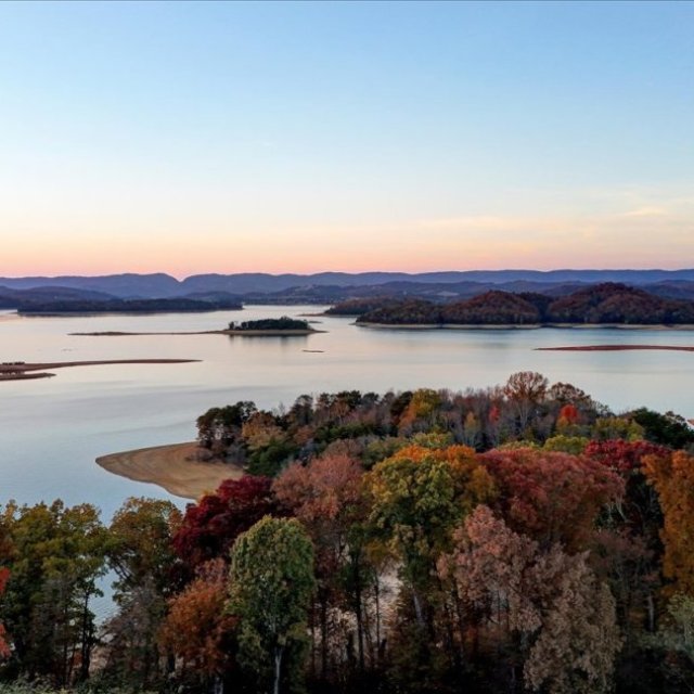 Unparalleled Cherokee Lake Views in Luxury Windswept