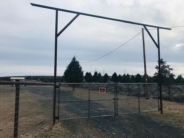 1.8 Acres of Residential Land & Home Prineville, Oregon, OR